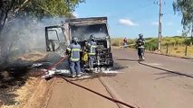 Bombeiros são acionados para conter fogo em caminhão na PR-482 em Maria Helena