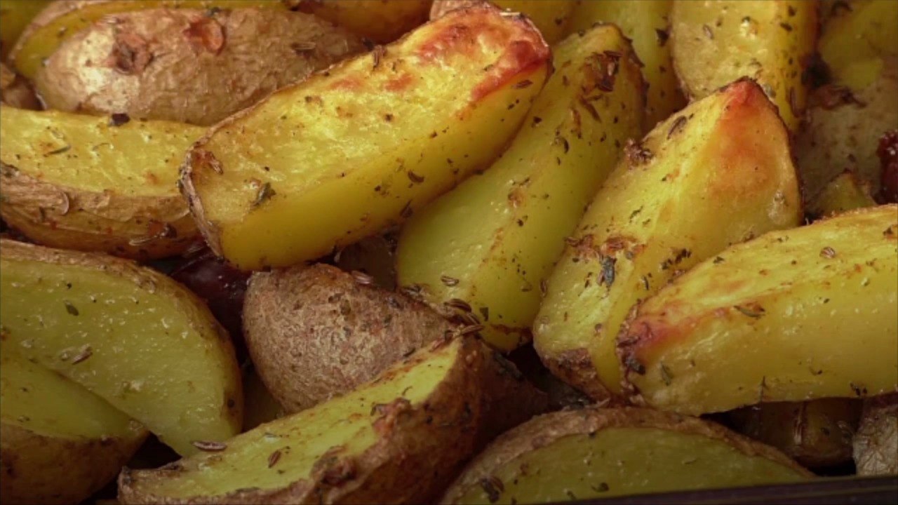 Ina Garten's Garlic Roasted Potatoes Are Just A...