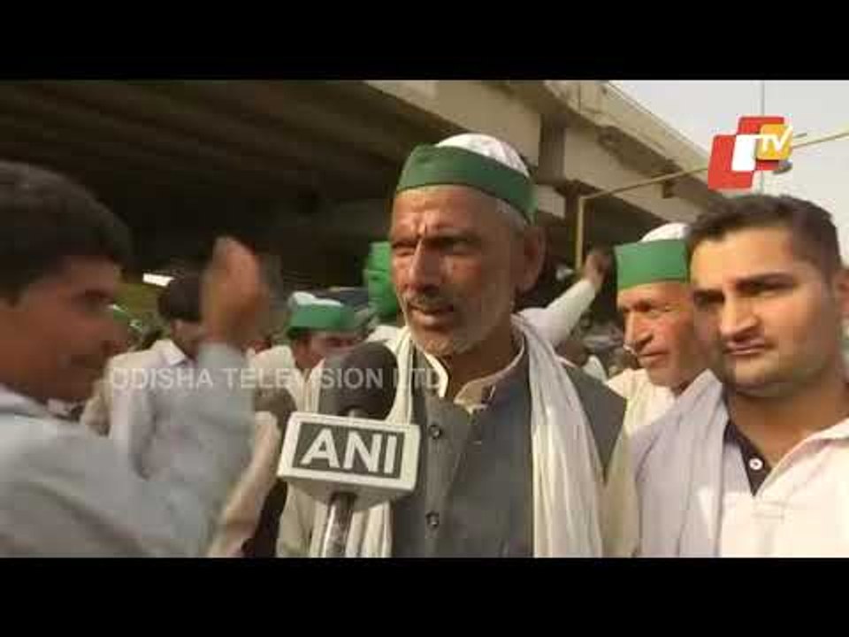 Protesting Farmers Celebrate Holi At Ghazipur B...