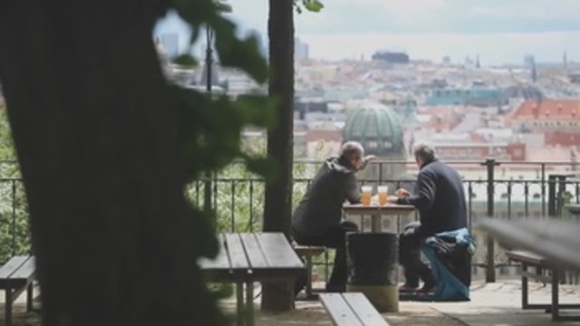 Chequia abre terrazas de restaurantes y colegios vuelven a la normalidad