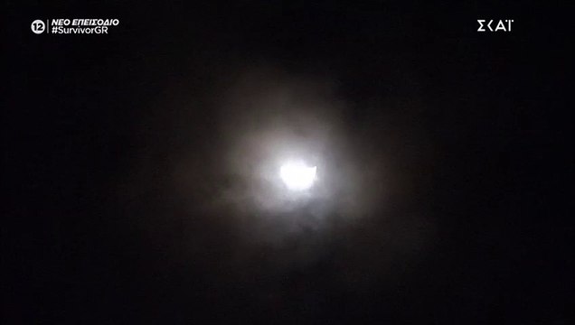 Survivor: Τα φιλιά και τα χάδια της Μαριαλένας προς τον Σάκη, αργά το βράδυ στην καλύβα!