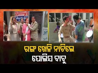 Police Play Holi At Moradabad Police Station