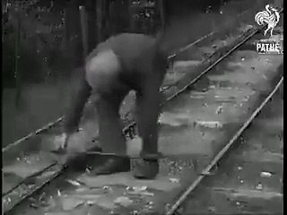 Yıl: 1935... Rayı kullanan işçilerden ilginç yöntem
