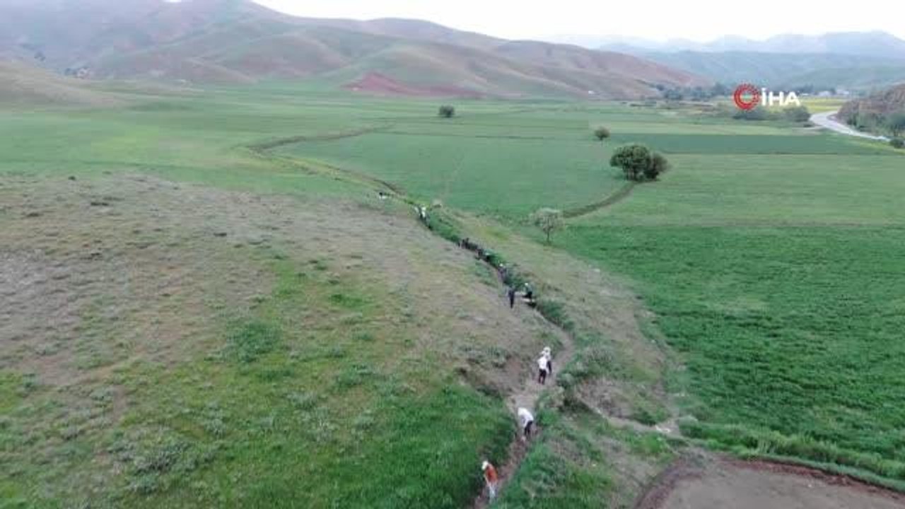 4 kilometrelik sulama kanalını 70 yıldır imece usulüyle temizliyorlar