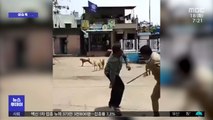 [이슈톡] 방역 규정 어겼다고…몽둥이 든 인도 경찰