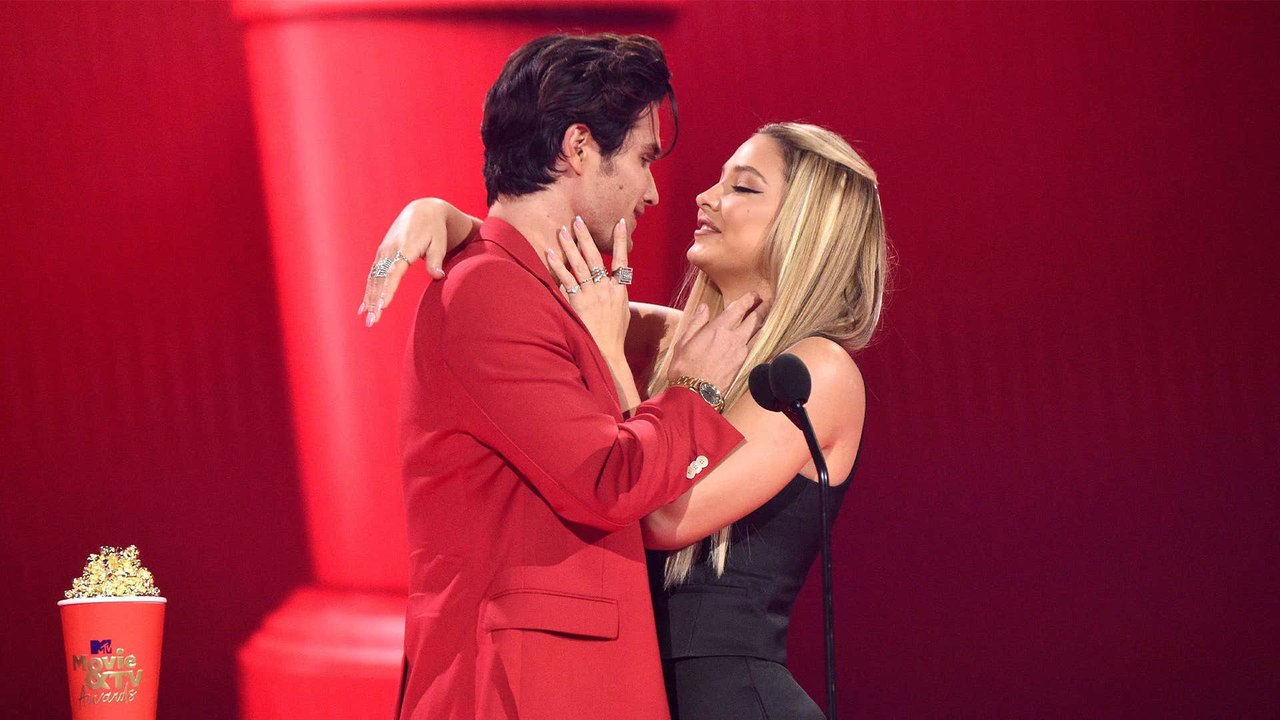 It Was a Make-Out Fest at the MTV Awards Last Night