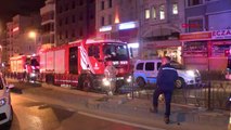 Fatih'te kumaş yüklü kamyon devrildi: 1 yaralı