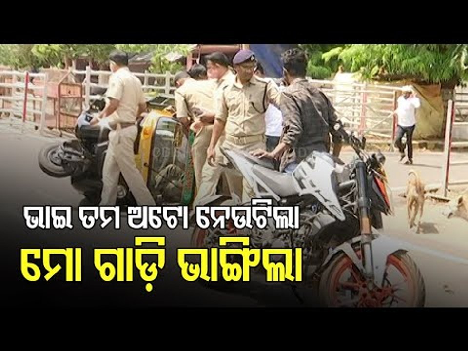 Speeding Auto Rickshaw Overturns Near PMG Sqr In Bhubaneswar