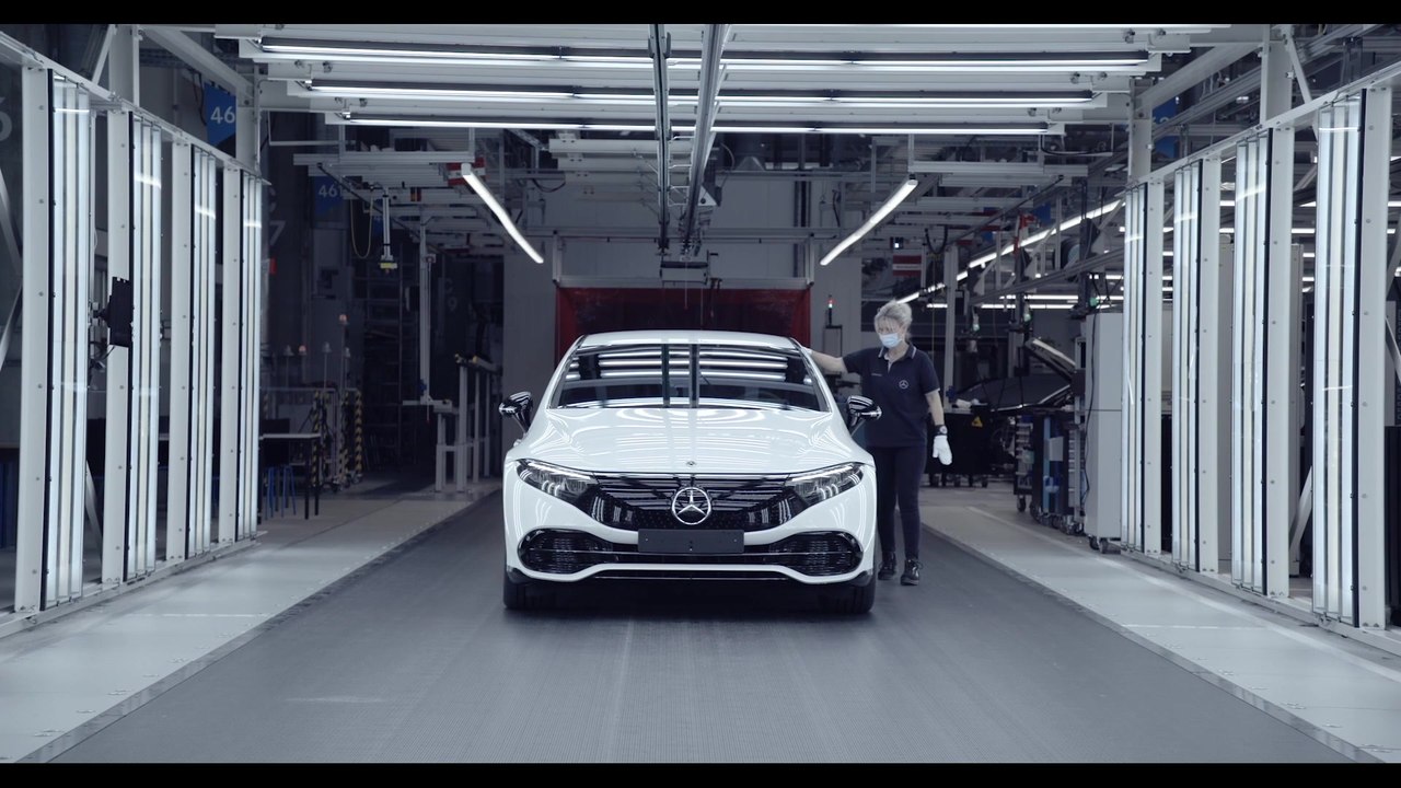 Erste Elektro-Limousine aus Mercedes-Benz Hightech-Produktion - Anlauf des EQS in der Factory 56