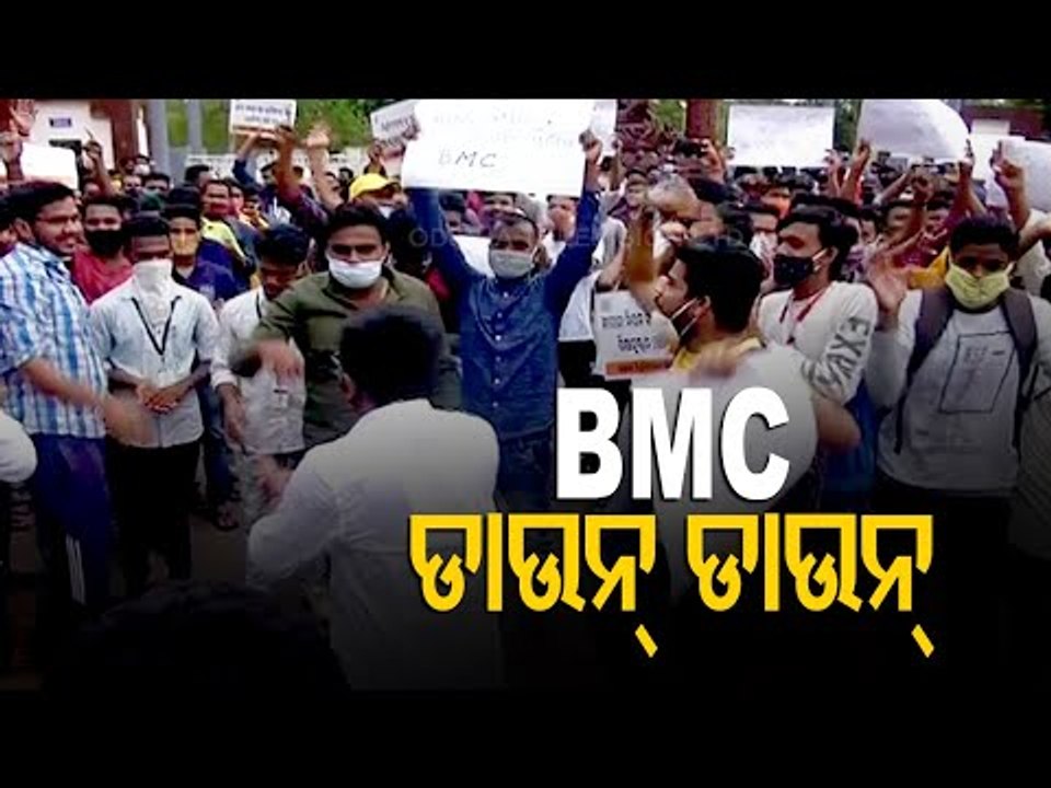 BMC Down Down! Utkal University Students Raise Slogans Protesting Its Decision To Close Hostels