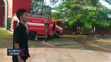 Rumah Lilin di Klenteng Sam Poo Kong Terbakar