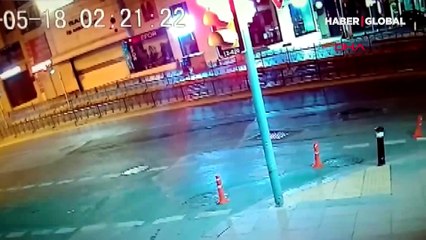 Kamyonun devrilme anları saniye saniye kamerada