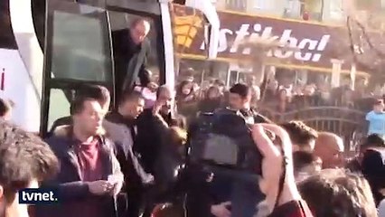 Cumhurbaşkanı Erdoğan yaralanan korumasının başından ayrılmadı