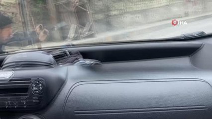 Beyoğlu'nda kız kaçırma kavgası meydan muharebesine dönüştü: O anlar kamerada (Bıçaklı saldırganın görüntüsü 00: 03 sn. ile 00.14 arası)