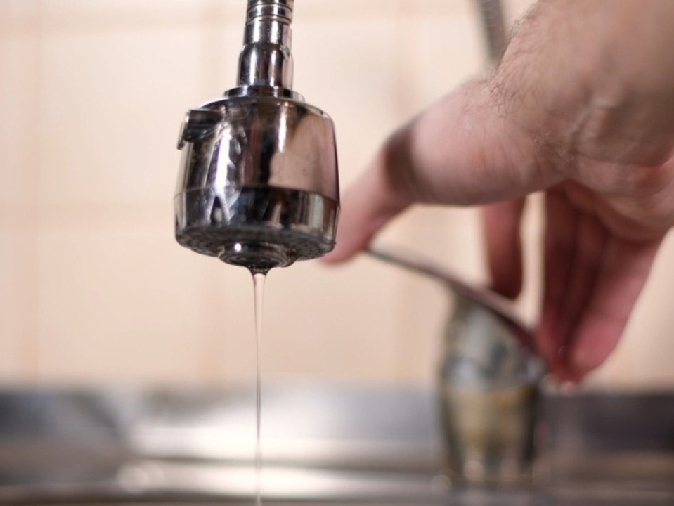 Bundesamt warnt: Droht uns jetzt Trinkwasserknappheit?