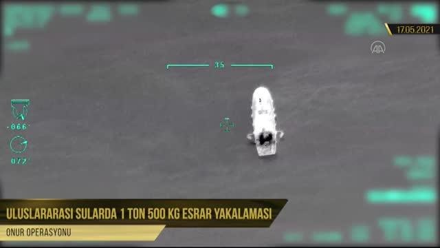 Son dakika: Suriye açıklarında bir gemide 1,5 tonun üzerinde esrar maddesinin ele geçirildiği operasyonun görüntüsü