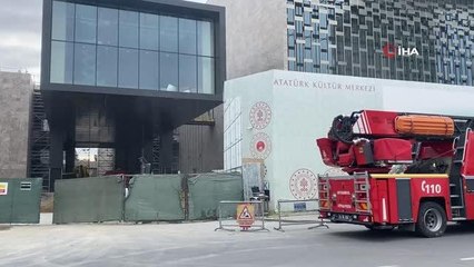 Taksim AKM'de korkutan yangın