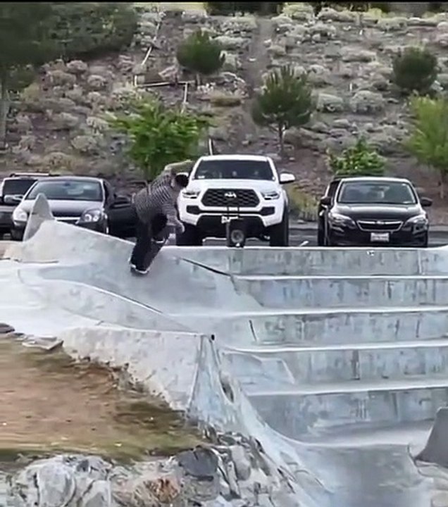 Ce skater effectue un parcours de ouf !