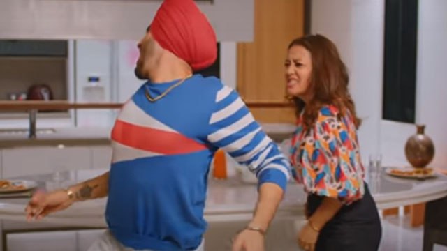 Neha Kakkar और Rohanpreet के Khad Tainu Mai Dassa song देख ये बोले फैंस | FilmiBeat