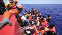 Migranti: nave Sea-Eye con 400 migranti in cerca di un porto d'attracco
