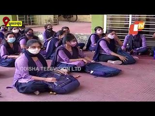 College Students In Bhubaneswar Protest Demanding Online Exams