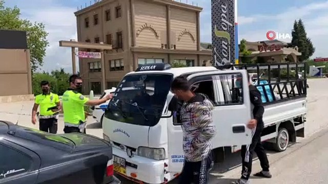 Işık ihlali yapan da, abartı egzoz takanda cezadan kaçamadı