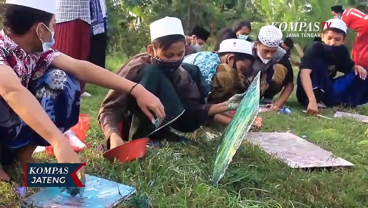 Tak Bisa Mudik, Santri Buat Kaligrafi Ucapan Idul Fitri