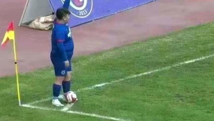 Çinli iş adamı kulüp satın alıp kendisini 10 numara, 126 kilo olan oğlunu ise forvet yaptı