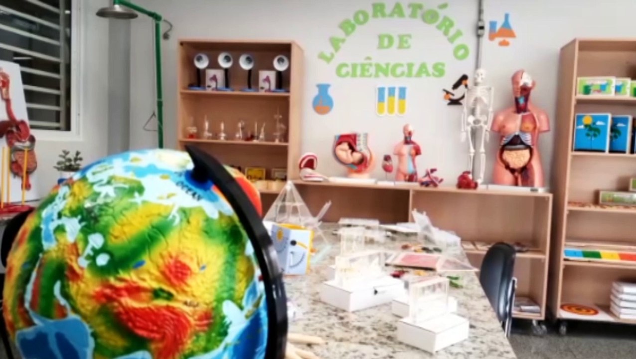 Escolas Municipais recebem equipamentos para laboratórios de Ciências