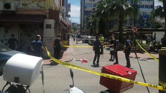 İş yerine silahlı saldırı: 2 ölü 1 ağır yaralı