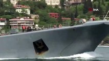 Rus savaş gemisi Türk bayrağı dalgalandırarak boğazdan geçti
