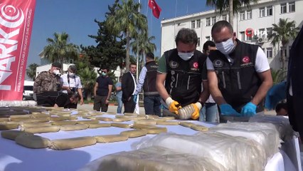 Uyuşturucu kaçakçıları, yakalanmamak için 1,5 ton uyuşturucuyu denize atmış