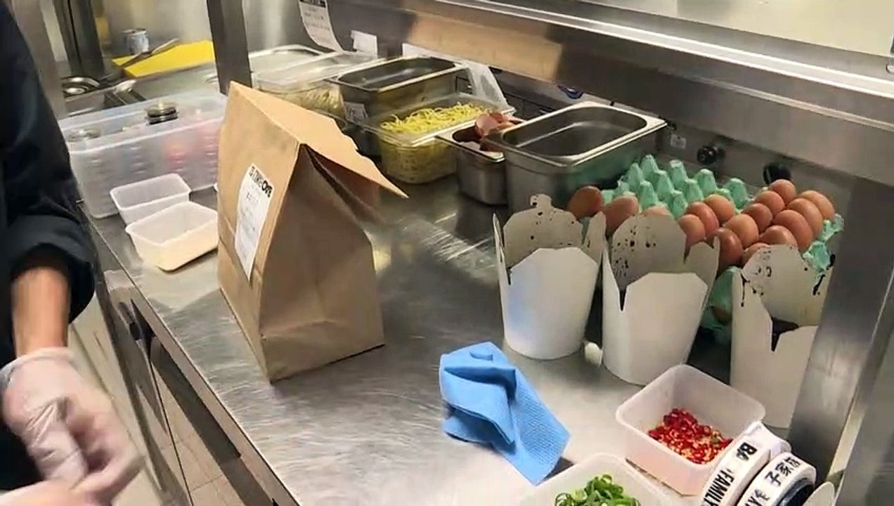 "Dark kitchens": la livraison de repas fait pousser les cuisines collectives en banlieue