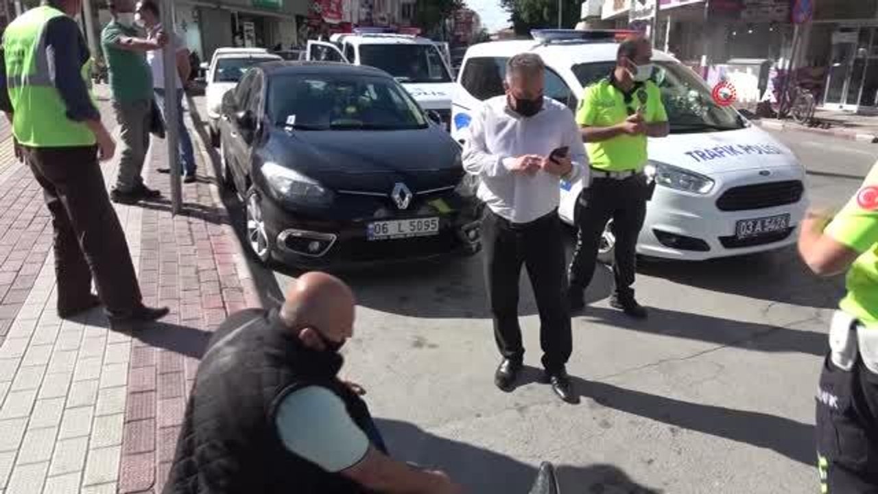 Son dakika haber! Otobüs çarptı, ambulansı kaldırımda oturarak bekledi