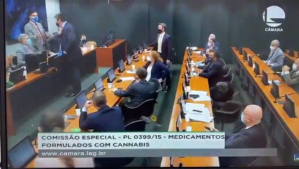 Deputado Diego Garcia (Podemos-PR) agride colega em discussão sobre cannabis