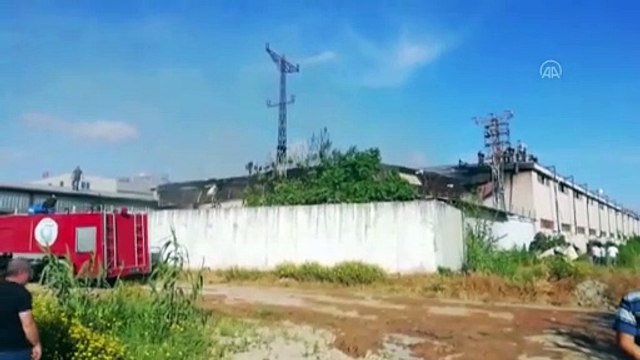 ANTALYA - Bir depoda çıkan yangına müdahale ediliyor