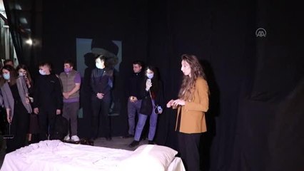 Ukrayna'da, 77 yıl önce Kırım Tatar sürgününün sabahında yaşananlar canlandırıldı