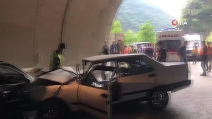 Kazada yaralanan annesinin sedyede kucağından inmedi