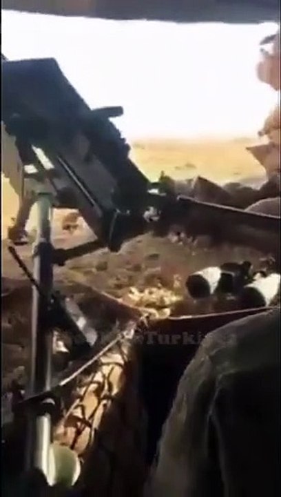 El Bab'da mevzide ikindi ezanı okuyan Mehmetçik