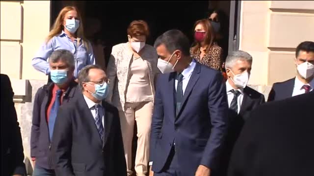 Gritos de "dimisión" y abucheos a Pedro Sánchez a su llegada a Ceuta