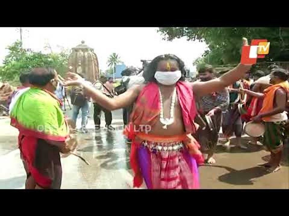 Watch - Lord Lingaraj Comes Out Of Temple To Embark On Rukuna Rath Yatra