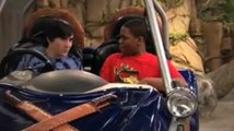 Pair Of Kings S01E03 - A Mermaid's Tail