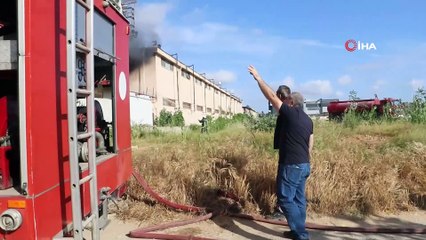 Antalya’da otel ekipmanları satan firmanın deposunda büyük yangın