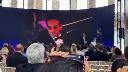 The first images from Dünyayla Benim Arada have been released!