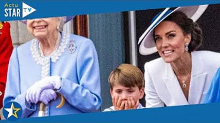 Elizabeth II : ce qu'elle a répondu à la question trop mignonne du prince Louis au balcon de Bucking
