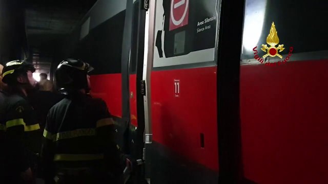 Treno Alta Velocità esce dai binari a Roma, salvi i passeggeri