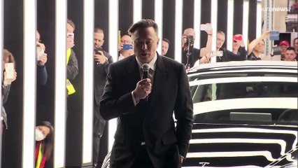 Tesla pode suprimir 10% dos empregados