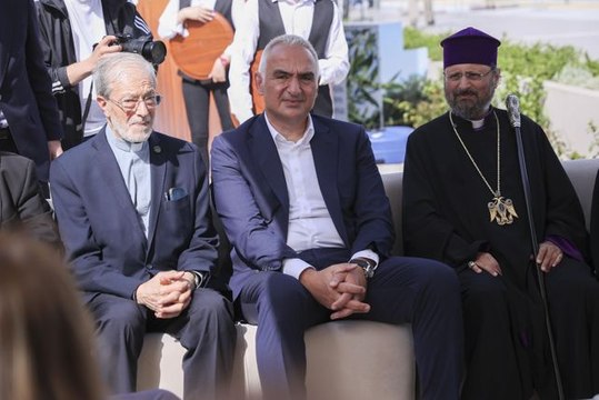 Bakan Mehmet Nuri Ersoy, Beyoğlu Kültür Yolundaki etkinliklere katıldı