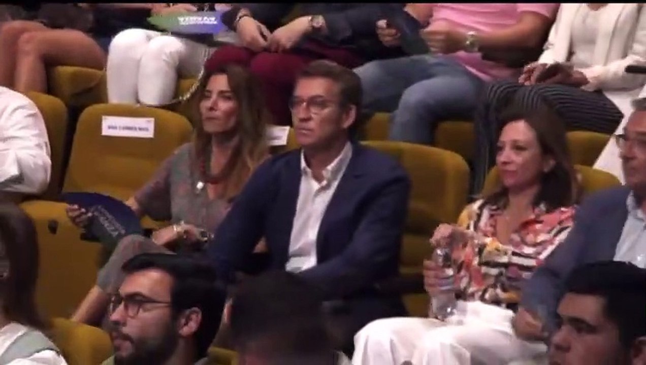 Un alcalde del PP comenta ante Feijóo que su vendaje en la mano "no tiene que ver con la violencia de género"