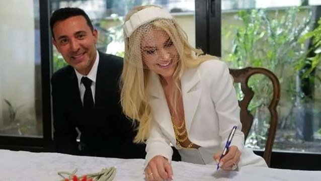 Mustafa Sandal, kendisinden 19 yaş küçük olan Melis Sütşurup ile dünyaevine girdi